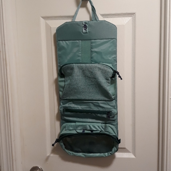 REI Handbags - REI travel kit make up cosmetic